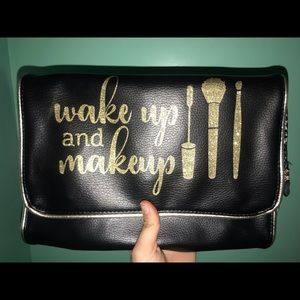 🚨Brand new makeup bag!🚨